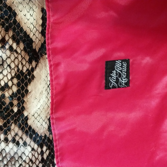 Saks Fifth Avenue Tote Bag. - Picture 3 of 6